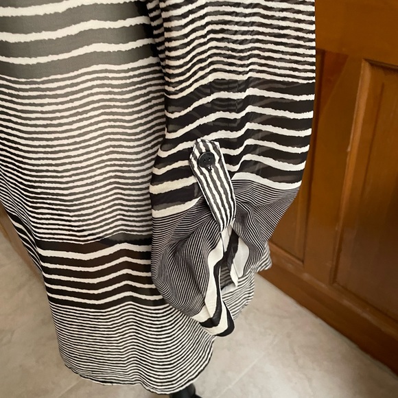 Chico’s pullover resort wear sheer blouse - Picture 3 of 8